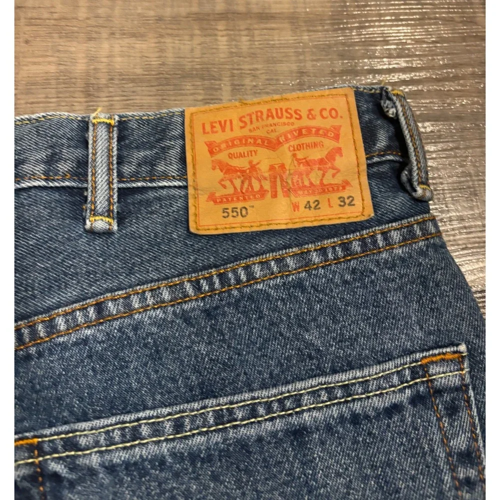 Levis 550 Relaxed Fit Tapered Leg Jeans Mens 42x32 Medium Wash Blue Denim